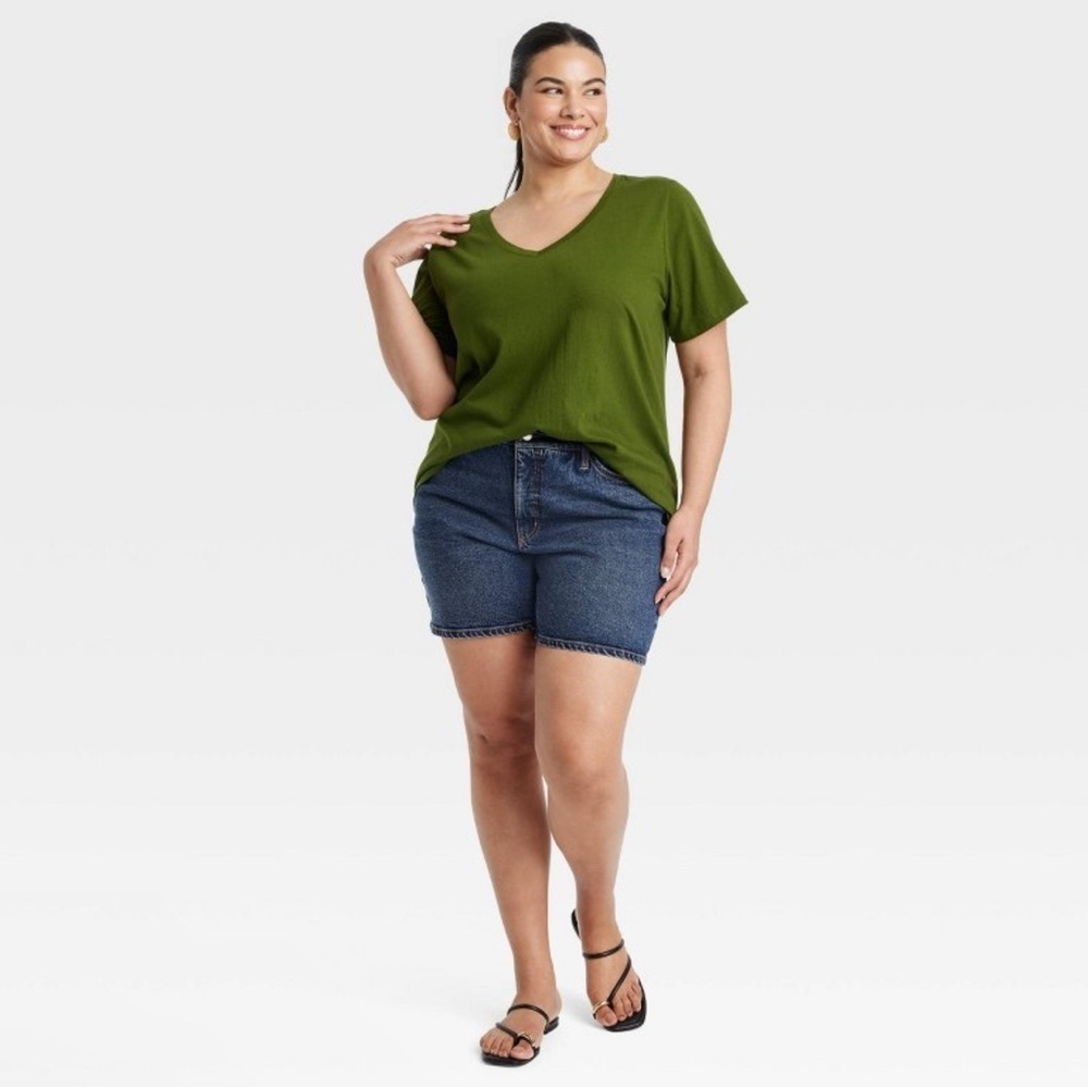Women's High-Waisted Bermuda Jean
Shorts - Ava & Viv™. Plus Size 26. NWT! - Picture 3 of 6